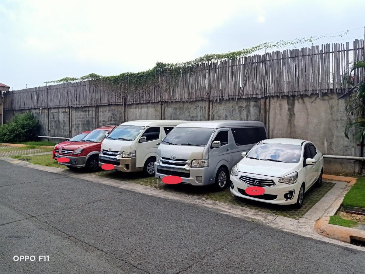 The Beacon Makati Staycation Suites Manila Bagian luar foto