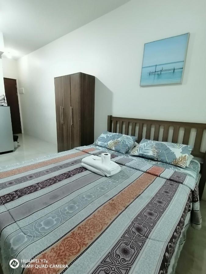 The Beacon Makati Staycation Suites Manila Bagian luar foto
