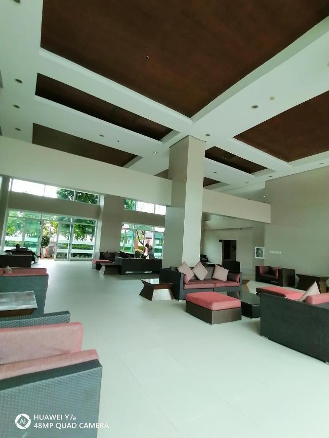 The Beacon Makati Staycation Suites Manila Bagian luar foto