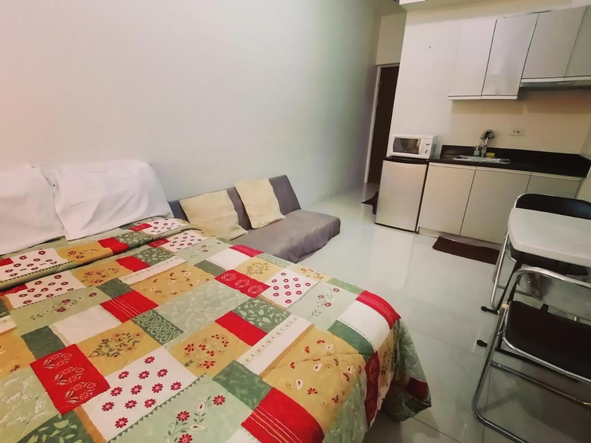 The Beacon Makati Staycation Suites Manila Bagian luar foto