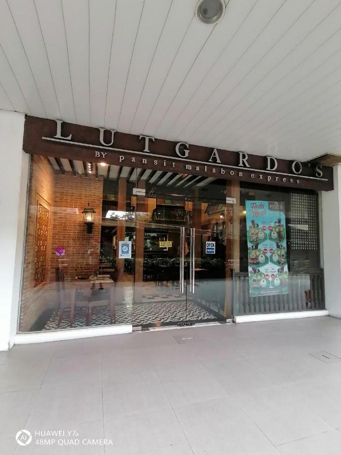 The Beacon Makati Staycation Suites Manila Bagian luar foto