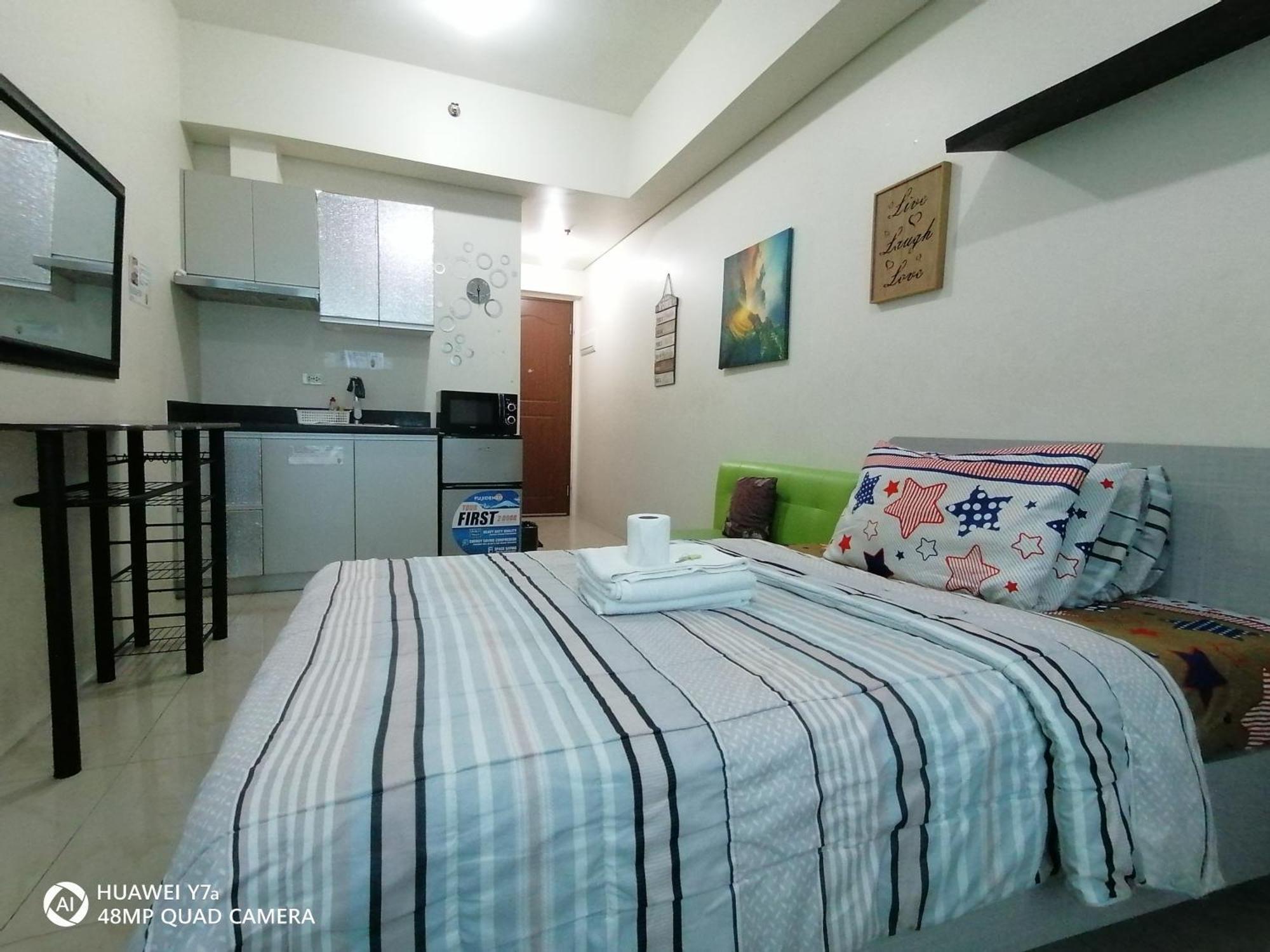 The Beacon Makati Staycation Suites Manila Bagian luar foto