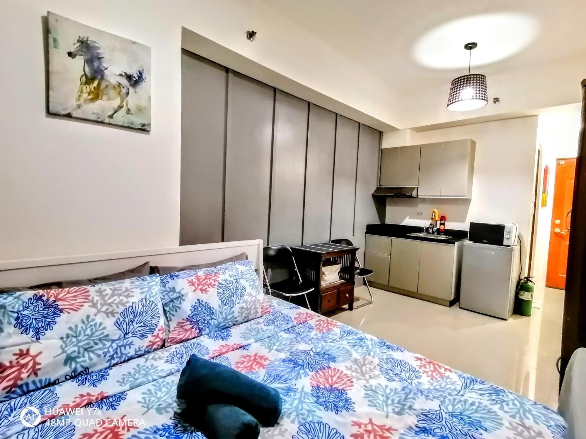 The Beacon Makati Staycation Suites Manila Bagian luar foto