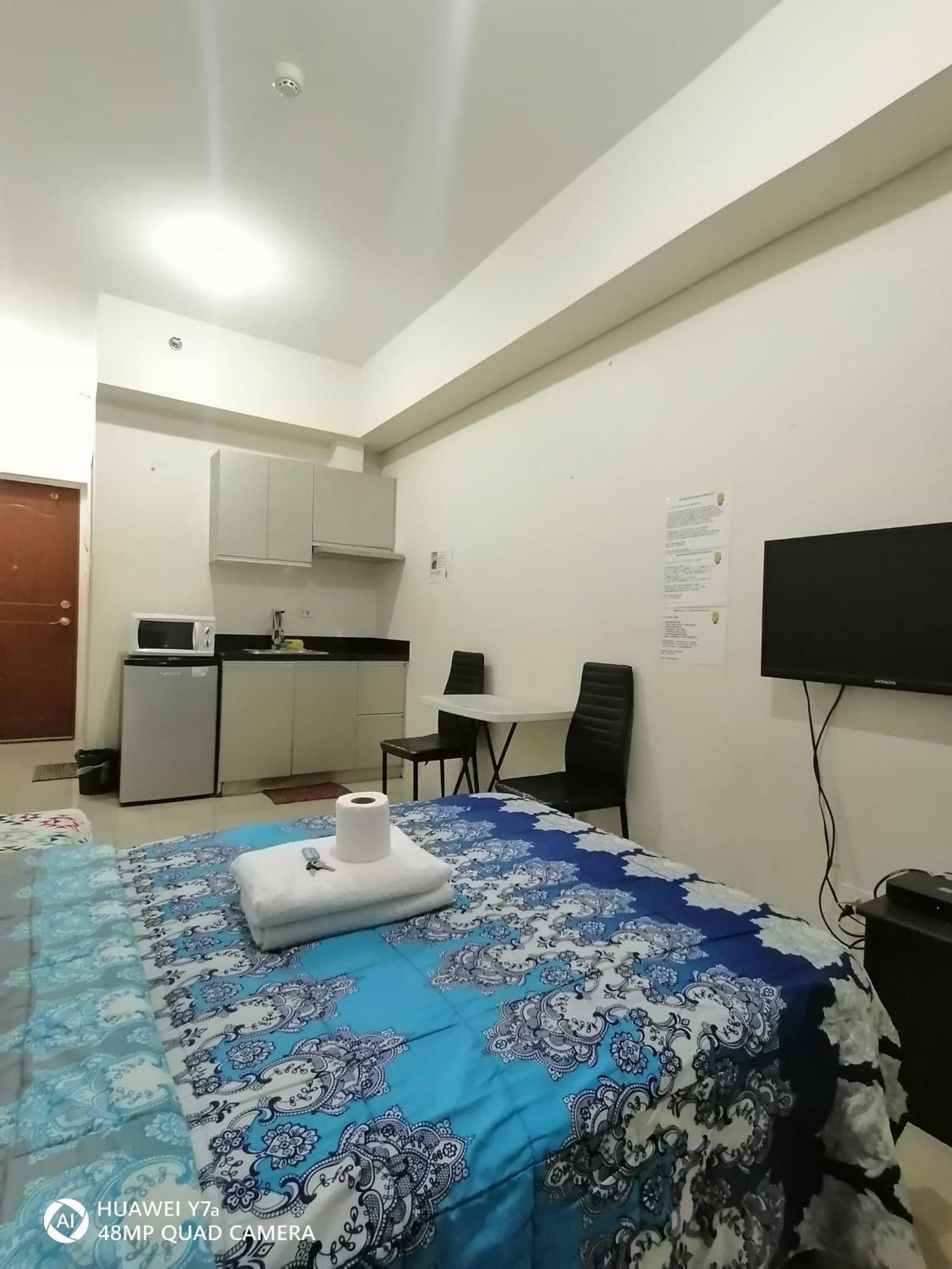 The Beacon Makati Staycation Suites Manila Bagian luar foto